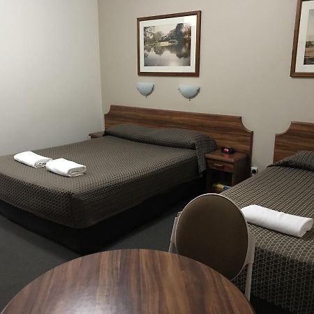 The Kidman Wayside Inn Гриффит Экстерьер фото