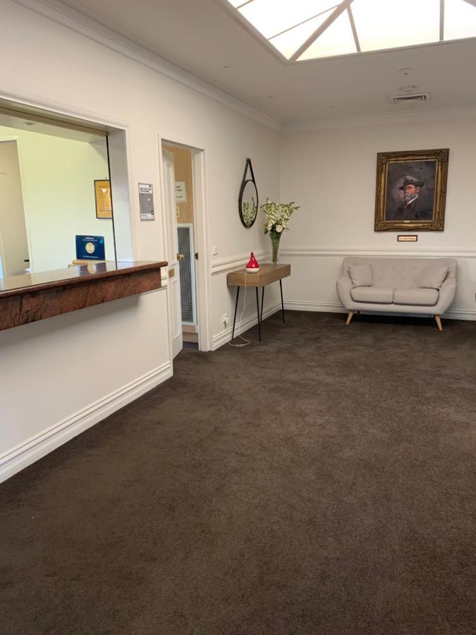 The Kidman Wayside Inn Гриффит Экстерьер фото