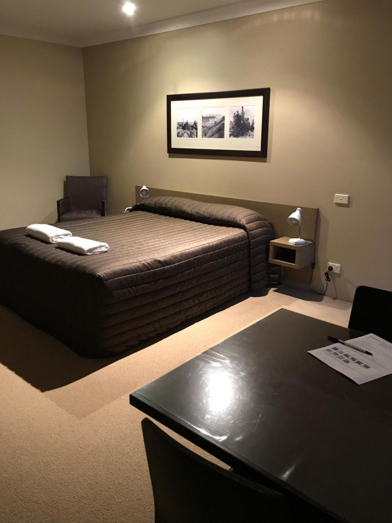 The Kidman Wayside Inn Гриффит Экстерьер фото