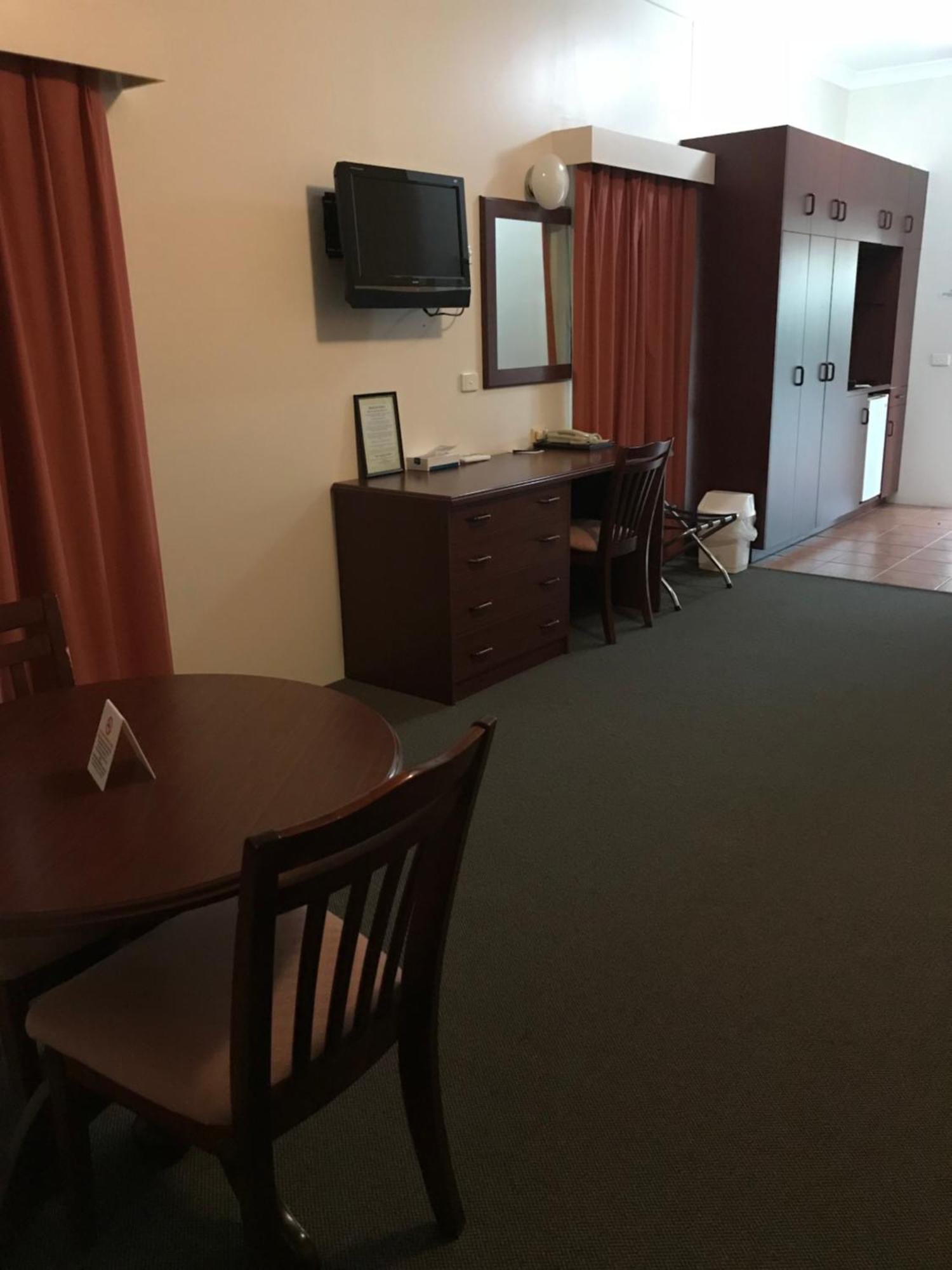 The Kidman Wayside Inn Гриффит Экстерьер фото
