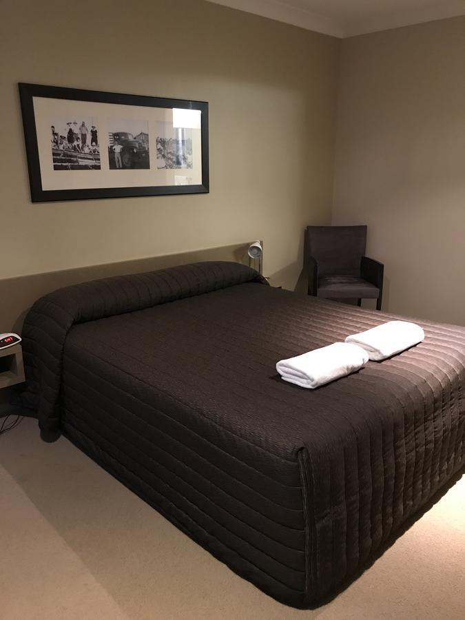 The Kidman Wayside Inn Гриффит Экстерьер фото