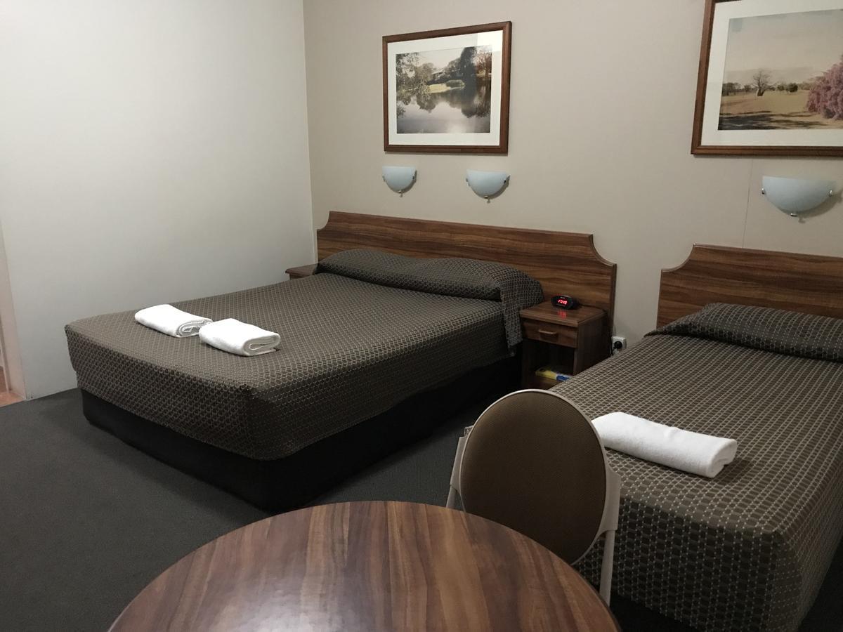 The Kidman Wayside Inn Гриффит Экстерьер фото